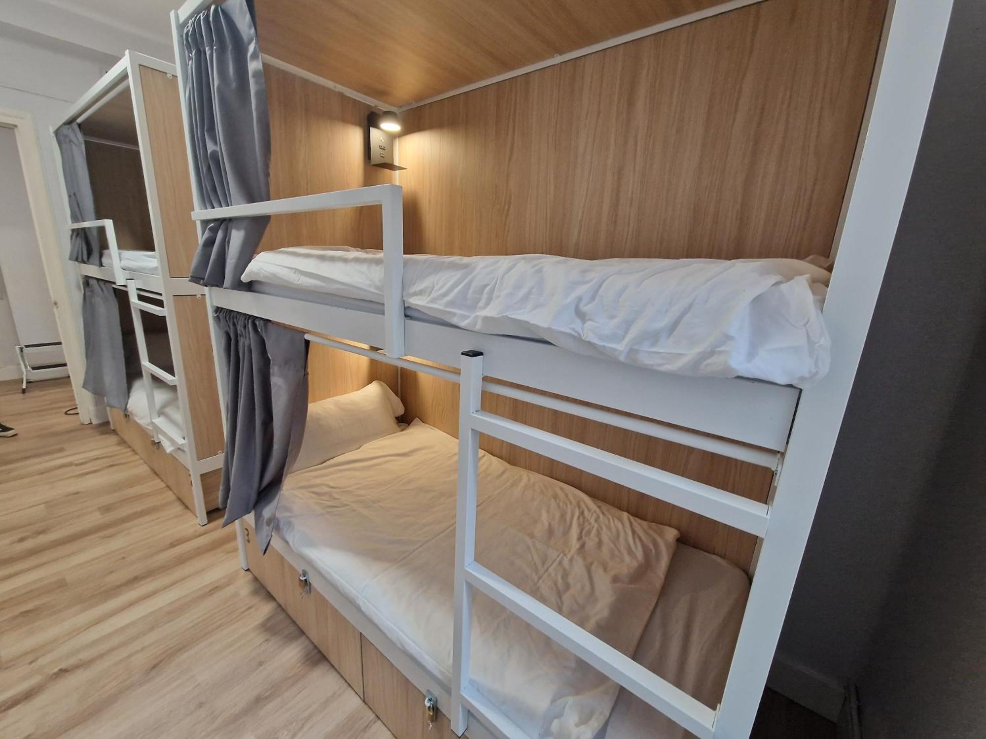 Aloha Hostel Pamplona Luaran gambar