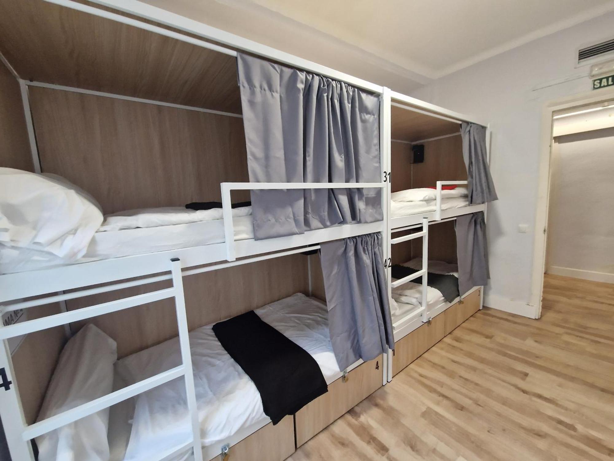 Aloha Hostel Pamplona Luaran gambar